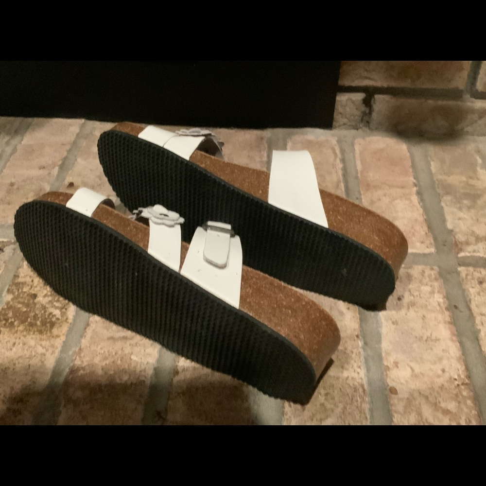 Sandals - Picture 2 of 4